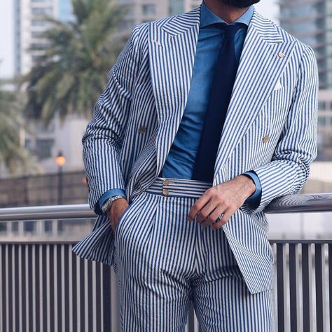 Light Seersucker in Dubai.  The Dalmut team will be back in Dubai at the end of May. For further information contact us at appointments@bottegadalmut.com #bottegadalmut #dubai #summersuit #menstyle #bespoketailoring #madeinitaly #apuliantailors #handmade Linen Suits Wedding, Linen Wedding Suit, Suit Lining, Male Suit, Suits Men Slim, Green Velvet Blazer, Costume Wedding, Seersucker Suit, Formal Tuxedo