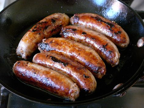 Banger Sausage Recipe, English Breakfast Sausage, English Sausage, Bangers Recipe, Cooking Sausage, Beef Sausage Recipes, Breakfast Sausage Recipe, Preserving Meat, Making Sausage