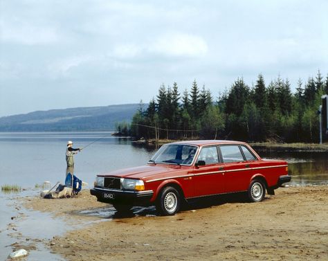 Environment Studies, Volvo Ad, 1990s Cars, Summer Mountains, Volvo Car, Scandi Chic, Ken Block, Volvo 240, Car Vintage