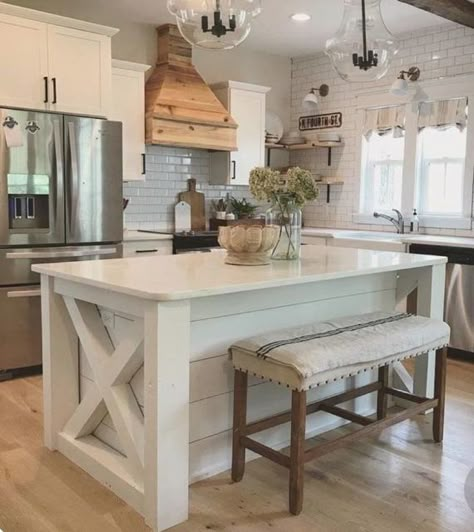 Modern Rustic Farmhouse Kitchen, Dapur Rustic, Model Dapur, Interior Dapur, Kabinet Dapur, Farmhouse Kitchen Island, Kitchen Island Decor, Farmhouse Kitchen Cabinets, Farmhouse Kitchen Design