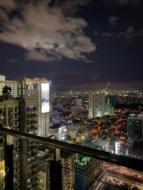 City Overview Night, Nice City View, Nyc Rooftop Aesthetic Night, La Rooftop Aesthetic, Night City View From Rooftop, Rooftop City View Night Aesthetic, Aesthetic Rooftop Night, Night City Rooftop, Rooftop Building Night