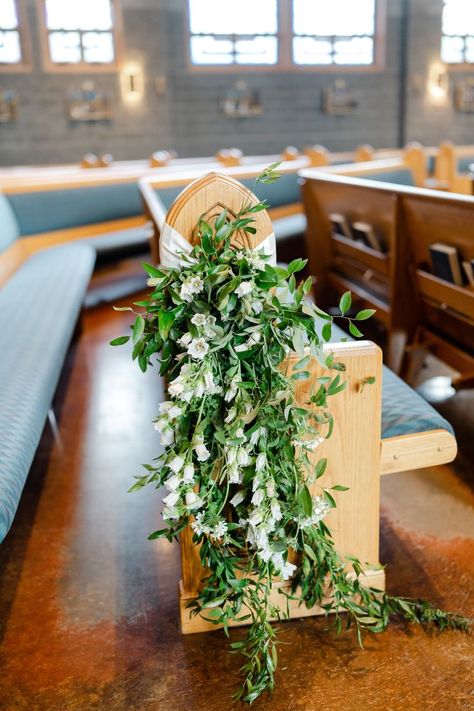 Wedding Bench Decor, Church Pew Wedding Decorations, Church Pew Wedding, Wedding Chapel Decorations, Church Wedding Decorations Aisle, Church Pew Decorations, Mountain Lodge Wedding, Wedding Bench, Church Aisle Decorations