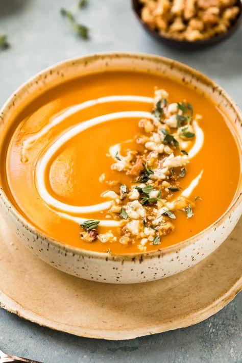 Roasted Sweet Potato Soup, Hot Soup Recipes, Potato Soup Recipes, Sweet Potato Soup Recipes, Cheesy Potato Soup, Potato Soup Easy, Buah Naga, Potato Soup Crock Pot, Winter Soup Recipe