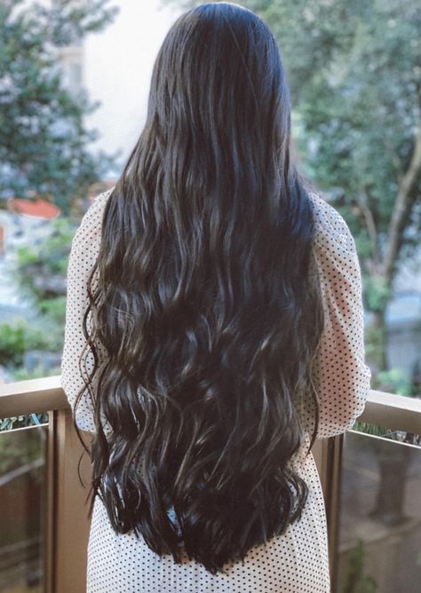 Punto Carlo — Sexy thick long hair !!! Black Wavy Hair, Long Shiny Hair, Long Indian Hair, Hair Photography, Long Hair Pictures, Long To Short Hair, Really Long Hair, Hair Women, Girl Haircuts