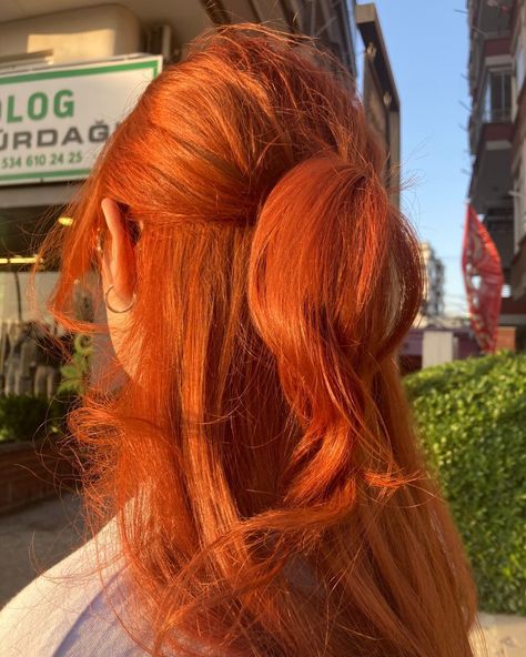 Orange Hair Aesthetic Girl, Wolfcut Red Hair, Orange Hair Aesthetic, Ginger Orange Hair, Orange Hair Dye, Red Orange Hair, Red Hair Looks, Hairstyle Inspo, Dye My Hair