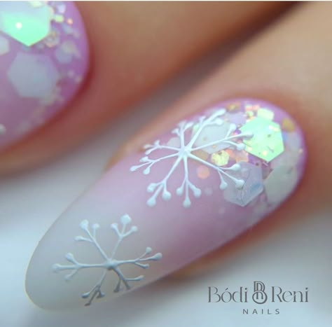 2023 Christmas Nail Designs, Nutcracker Ballet Nails Designs, Christmas Nail Decor Ideas, Hanukkah Nail Art, Chrome Nails With Snowflakes, Cateye Christmas Nail, Snow Inspired Nails, Lavender Christmas Nails, Icy Nail Designs