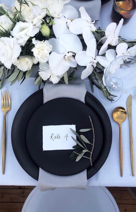 Black Wedding Place Settings, Black Plates At Wedding, Bridesmaid Announcement, Wedding Place Settings Black And White, Black Table Cloth Wedding White Plates, Wedding Plate Setting White And Black, Black Linen White Plate Wedding, Black Wedding Table Setting, Black Wedding Table