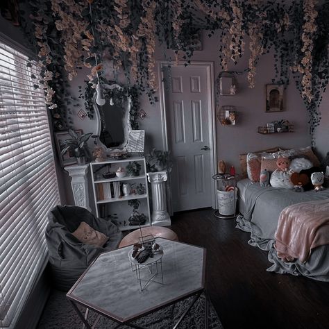 Dark Bedroom Aesthetic Black, Dark Fairy Room Bedroom Ideas, Cute Dark Bedroom Ideas, Dark Room Astetic, Room Ideas Aesthetic Gray Walls, Dark Ethereal Aesthetic Bedroom, Dark Girly Room Aesthetic, Dark Aethstetic Room Decor, Cute Dark Room Aesthetic