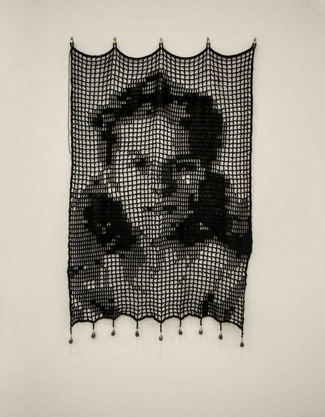 Portraits in Filet Crochet by Mary Dunn, via Behance Monochrome Crochet, Fillet Crochet, Art Textile, Crochet Art, Crochet Home, Filet Crochet, Textile Artists, Yarn Art, Crochet Crafts