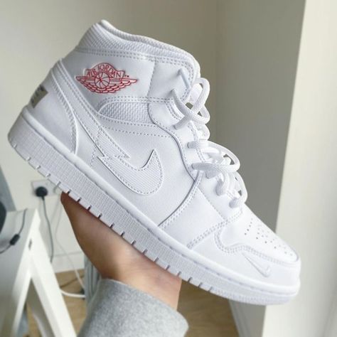 Euro Tour, Air Jordan 1 White, Nike Shoes Girls, Retro Sneakers, Air Jordans Retro, Air Jordan 1 Mid, Jordan 1 Mid, All White, Air Jordan 1