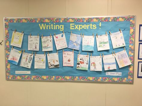 Writing experts bulletin board / displaying student work Writing Display Board Student Work, Writing Bulletin Boards, Holiday Bulletin Boards, Interactive Bulletin Board, English Classroom, Classroom Environment, Display Board, Student Work, Bulletin Boards