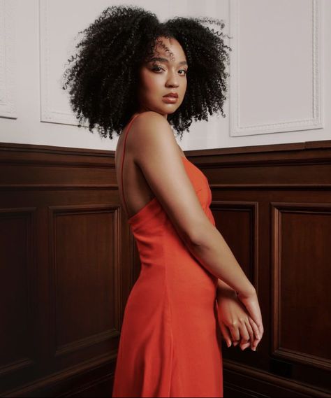 Aisha Dee the bold type actress fashion style outfit black woman photoshoot natural curly hair instagram model aesthetic orange dress Aisha Dee Hair, Aisha Dee, Ella Mai Photoshoot, Alisha Boe Photoshoot, Aisha Tyler Photoshoot, Instagram Model Aesthetic, Ayesha Malik Curly Hair, Curly Hair Celebrities, Model Aesthetic