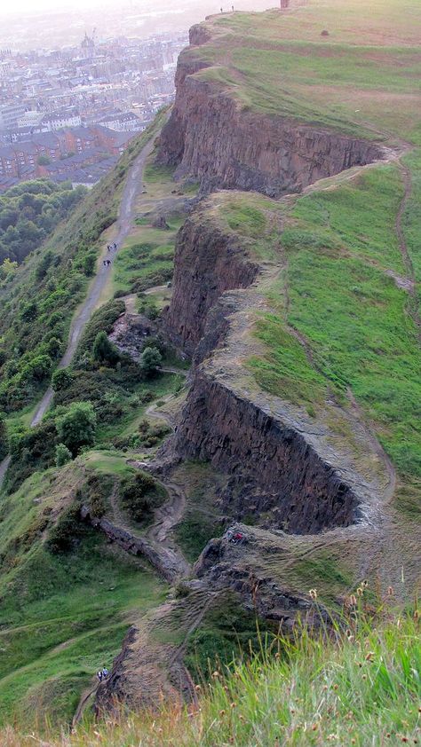 point of view Holyrood Park, Arthur's Seat, Arthurs Seat, Scotland Trip, Scotland Forever, Breathtaking Scenery, Bonnie Scotland, England And Scotland, Edinburgh Scotland