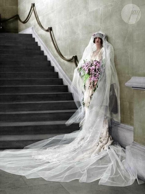 Cornelia Vanderbilt on her Wedding day to John Francis Amherst Cecil, April 19, 1924 Cornelia Vanderbilt, Save Money Wedding, Money Wedding, Biltmore Wedding, Winter Wedding Outfits, New Couple, Vintage Wedding Photos, Beautiful Beach Wedding, Victorian Wedding