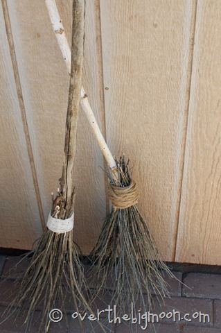 Make your own Witch Brooms out of totally free materials! Altar Cleansing, Magick Altar, Porta Halloween, Witch Brooms, Strašidelný Halloween, Dekorasi Halloween, Witches Broom, Halloween Memes, Witch Diy