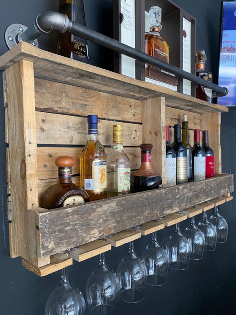 This was made out of pallets and plumbing pipe. Mix of industrial rustic decor for a garage bar or man cave Outdoor Bar Shelf, Pallet Bar Shelves, Small Wooden Bar Ideas, Diy Bar In Garage, Rustic Bar Cabinet Ideas, Rustic Man Cave Bar, Rustic Garage Bar Ideas, Garage Bar Decor, Vintage Home Bar Ideas