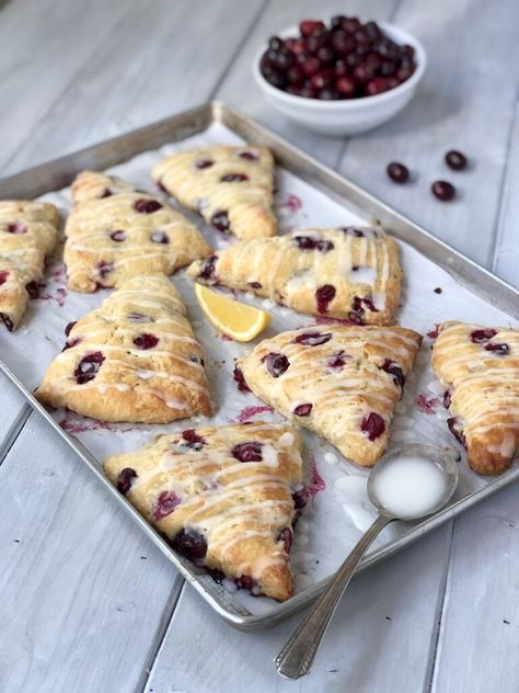 Lemon Cranberry Muffins, Lemon Scones Recipe, Lemon Cranberry, Cranberry Dessert, Cranberry Scones, Scones Recipe Easy, Lemon Scones, Homemade Scones, Cranberry Muffins