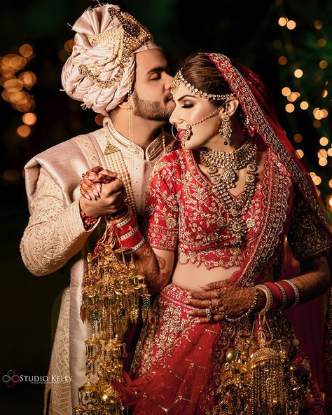 101 Romantic Wedding Couple Poses Ideas - Wedbook Kiss Pose, Couple Poses Ideas, Marriage Poses, Bride Groom Photoshoot, Indian Bride Poses, Indian Bride Photography Poses, Indian Wedding Poses, Groom Photoshoot, Indian Wedding Photography Couples