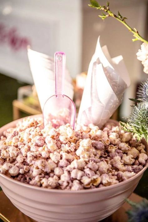 Take a look at this enchanting Rapunzel-themed birthday party! The pink popcorn is fab!! See more party ideas and share yours at CatchMyParty.com Rapunzel Snack Ideas, Rapunzel Birthday Party Favors, Rapunzel Themed Food, Sleepover Party Foods, Rapunzel Themed Birthday Party, Tangled Birthday Party Ideas, Summer Party Cake, Party Desert, Disney Party Decorations