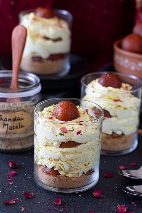 Thandai Mousse Gulab Jamun Cups is an Indian fusion dessert that is a fresh spin on the traditional Thandai that is layered with cookie crumbs, mousse, and Gulab Jamuns. A perfect festive dessert! #thandai #thandaimoussecups #diwalimousse recipe #thandaimousse Thandai Mousse, Thandai Cake, Fusion Desserts, Festive Dessert Recipes, Pakistani Desserts, Easy Indian Dessert Recipes, Easy Indian Dessert, Mousse Cups, Jamun Recipe