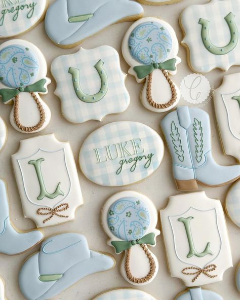 Morgan Saint | A little buckaroo is on the way🐴🩵🤠 Loved this theme and the color palette🤍 #cowtowncookieco #fortworthcookies #aledocookies… | Instagram Cowboy Birthday Cookies, Cowboy Hat Cookies Decorated, Cowboy Baby Shower Cookies, Western Baby Shower Cookies, Rodeo Baby Shower, Rodeo Baby, 1st Rodeo, Baby Bank, Cowboy Theme Party