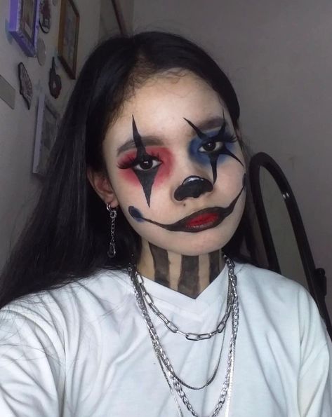 Cool Face Paint Ideas Halloween, Scary Makeup Looks Easy, Face Paint Ideas For Halloween, Face Paint Ideas Halloween, Hallowen Ideas Makeup, Scary Makeup Ideas, Clown Makeup Scary, Halloween Face Paint Ideas, Crazy Halloween Makeup