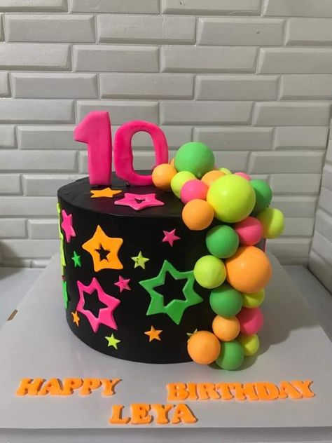 Black And Neon Birthday Cake, Black And Neon Cake, Glow Party Cake Ideas Neon Birthday, Glow Party Birthday Cake, Pastel Neon Party, Tortas Neon Party, Glow Birthday Cake, Neon Party Cake, Glow Party Cake