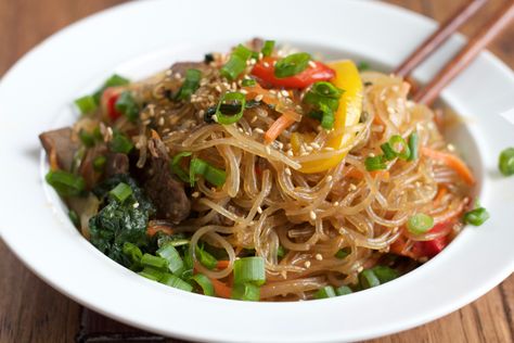 Japchae: Korean Stir Fried Noodles! One of my favorite Korean dishes and so easy to make! I hope you give this recipe a try! Stir Fry Noodles Recipe, Stir Fried Noodles, Korean Stir Fry, Fried Noodles Recipe, Favorite Pasta Recipes, Fried Noodles, Stir Fry Noodles, Bulgogi Beef, Sweet Potato Noodles