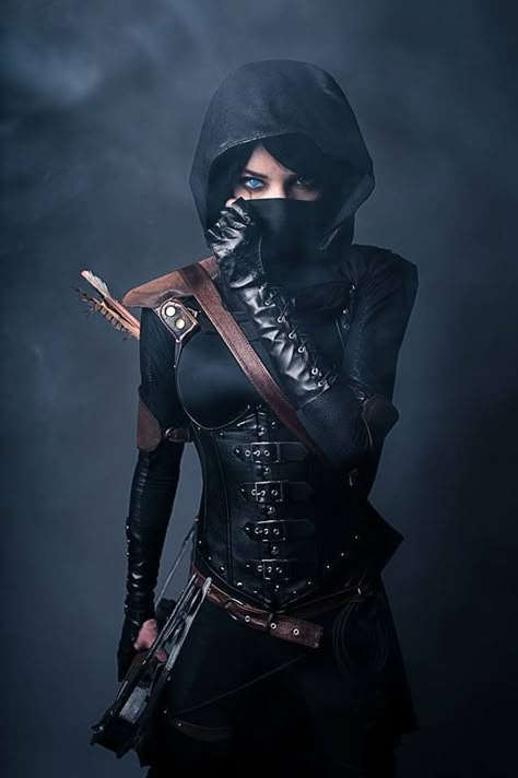 Female Assassin Art, Medieval Outfits, Assassin Costume, Halloween Shoot, Fair Outfit, Wolf Book, Female Assassin, Warrior Outfit, Ren Fair