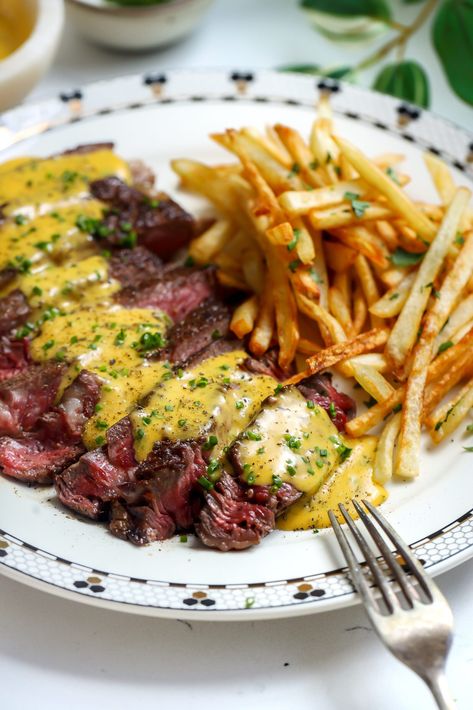 Steak Frites & Bearnaise - Food My Muse Steak And Chips Recipes, Steak Frites Recipe, Steak And Chips, Small Bites Appetizers, Tomato Butter, Baked Scallops, Steak Frites, Spicy Salmon, Tomato Sauce Recipe