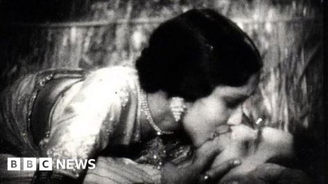 Devika Rani: Did Bollywood’s longest kiss really happen in 1933? - BBC News Kissing Scene, Longest Kiss, Romantic Comedies, Cute Celebrity Couples, Public Display Of Affection, National Film Awards, Magazine Interview, Best Kisses, Richard Gere