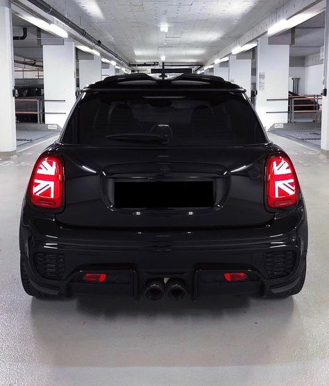 Mini Cooper Tuning, Mini Cooper Works, Black Mini Cooper, Mini Cooper Models, Mini Cooper Sport, Mini Cooper Accessories, Mini Cooper Custom, Mini Driver, Luxury Cars Bmw