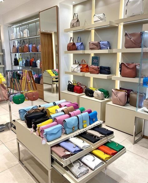 Elante Mall Chandigarh, Luxury Boutique Interior, Diy Furniture Sofa, Store Shelves Design, Handbag Display, Retail Store Interior Design, Clothing Store Interior, Store Design Boutique, Sewing Room Design