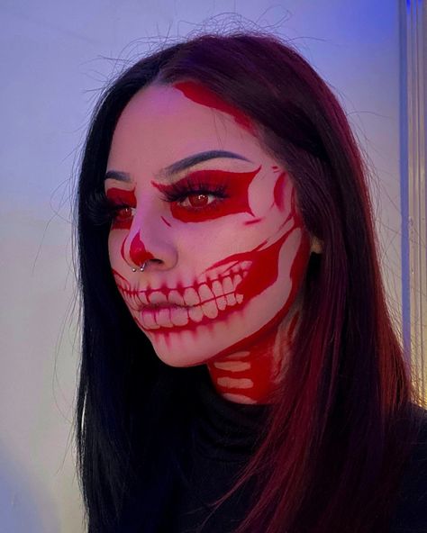 Makeup Ideas With Red Eyeliner, Halloween Makeup Red Eyes, Halloween Makeup With Red Hair, Red Makeup Looks Halloween, Red Day Of The Dead Makeup, Clown Skull Makeup, Halloween Makeup Red Hair, Red Face Paint Ideas, Skull Makeup Pretty