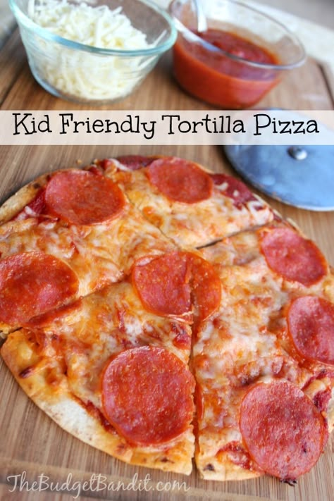 Oven Tortilla Pizza, How To Make Tortilla Pizza, Easy Tortilla Pizza Recipes, Pizza Using Tortillas, Tortilla Pizza Oven, Tortilla Sauce, Spinach Tortillas, Tortilla Pizzas, Pizza Tortilla