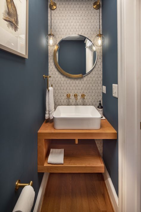 Art Deco Powder Room Bold Powder Room Paint, Art Deco Guest Bathroom, Small Blue Powder Room Ideas, Mid Mod Powder Room, Mcm Powder Room Ideas, Mid Century Powder Room Ideas, Art Deco Half Bathroom, Statement Powder Room Modern, Art Deco Toilet Room