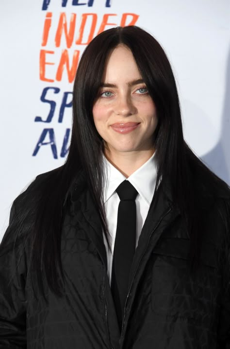 Billie Eilish 2024, Black Brown Hair, Nicole Wallace, Hot Mommy, Charli Xcx, Woman Crush, Perfect Woman, Best Artist, Sweet Girls