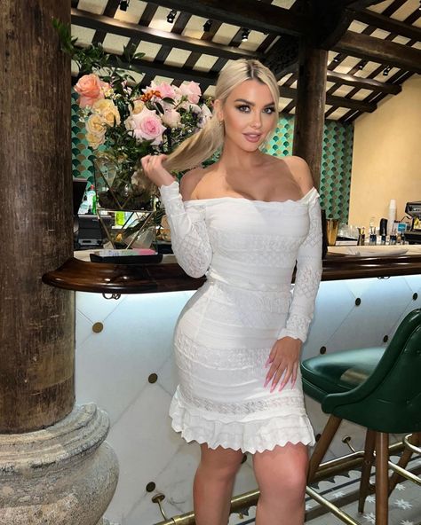 Emily Sears (@emilysears) | Instagram Emily Sears, City Life, Country Life, Beach Life, Bodycon Dress, Cute Outfits, Blonde, On Instagram, Instagram