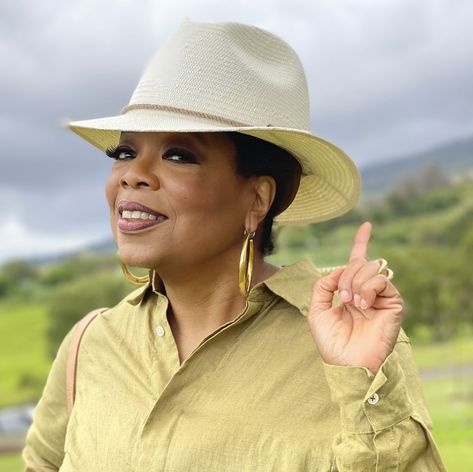 oprah in summer straw hat Solbari Sun Hat, Sun Hats For Women With Short Hair, Wearing Hats Women, Best Beach Hats For Women, Vacation Hats For Women, Cute Sun Hats For Women, Women’s Summer Hats, Packable Hats For Women, Packable Sun Hats For Women