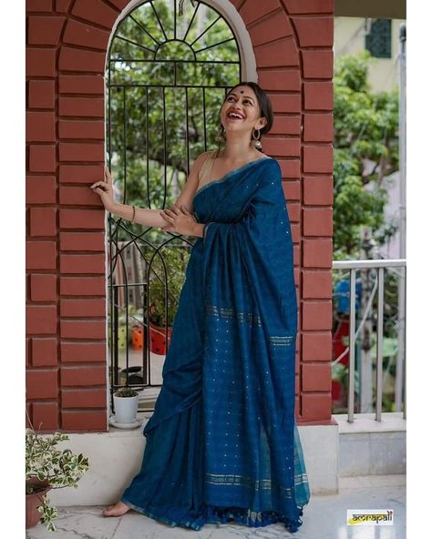 Normal Saree, Cotton Saree Blouse Designs, Cotton Saree Blouse, Simple Saree Designs, Gown Party Wear, Cotton Saree Designs, Jacquard Loom, Dressy Casual Outfits, Saree Poses