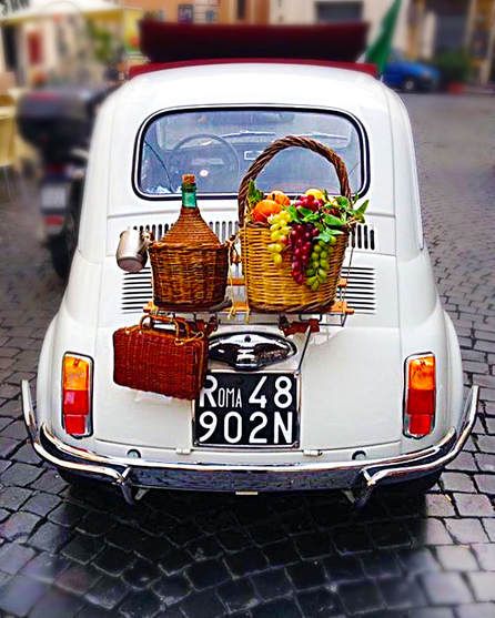 Fiat Picnics!  #fiat #fiat500 #fiatpicnic #picnics #picnicking #roadtripitaly #driveitaly #italiancars Fiat 500 Vintage, Fiat 126, Wine Baskets, Italian Cars, Car Wheels, Fiat 500, Italian Style, Old Cars, Cars And Motorcycles