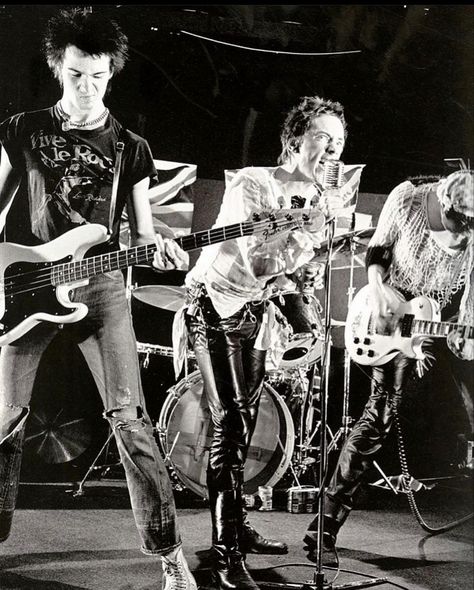 Sid Vicious Nancy, Punks 70s, Marianne Faithful, Reggae Party, John Lydon, British Punk, Rock Family, Johnny Rotten, 70s Punk