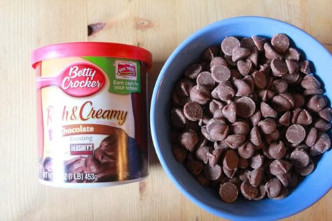 Step1 Frosting Fudge, 2 Ingredient Fudge, Easy Fudge, Creamy Frosting, Canned Frosting, Fudge Recipes Easy, Homemade Fudge, Fudge Easy, Melting Chocolate Chips