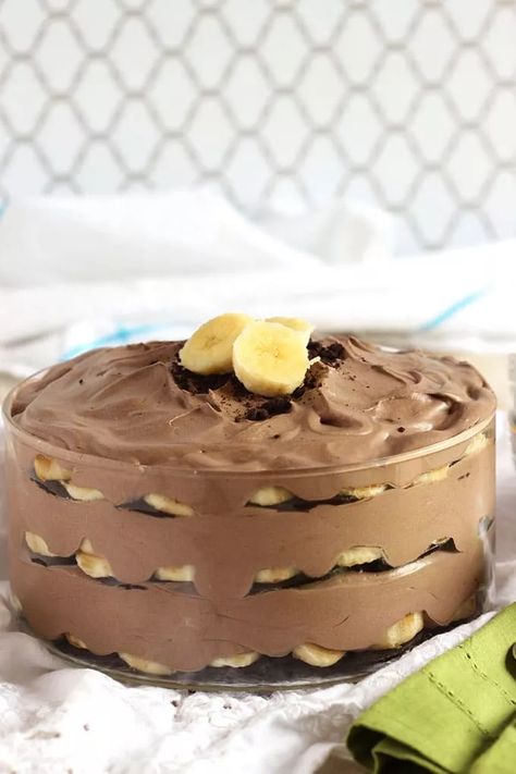 Chocolate Banana Pudding - The Suburban Soapbox Banana Pudding Chocolate, Sweetened Condensed Milk Desserts, Classic Banana Pudding, Chocolate Banana Pudding, Banana Mousse, Banana Pudding Desserts, Banana Pudding Recipe, Chocolate Wafer Cookies, Milk Dessert