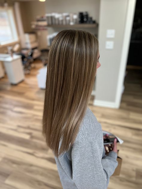 Crown Highlights: Elevate Your Tresses with Subtle Sophistication Crown Highlights, Medium Blonde Hair, Beachy Hair, Different Hair Colors, Low Maintenance Hair, Medium Blonde, Dark Blonde Hair, Brunette To Blonde, Platinum Blonde Hair