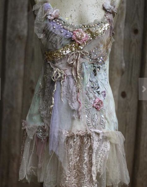 Lovely Look Boho Chic, Shabby Chic Clothes, Mode Hippie, Fairy Clothes, Altered Couture, Bohemian Tops, Vestidos Vintage, Fairy Dress, Moda Vintage