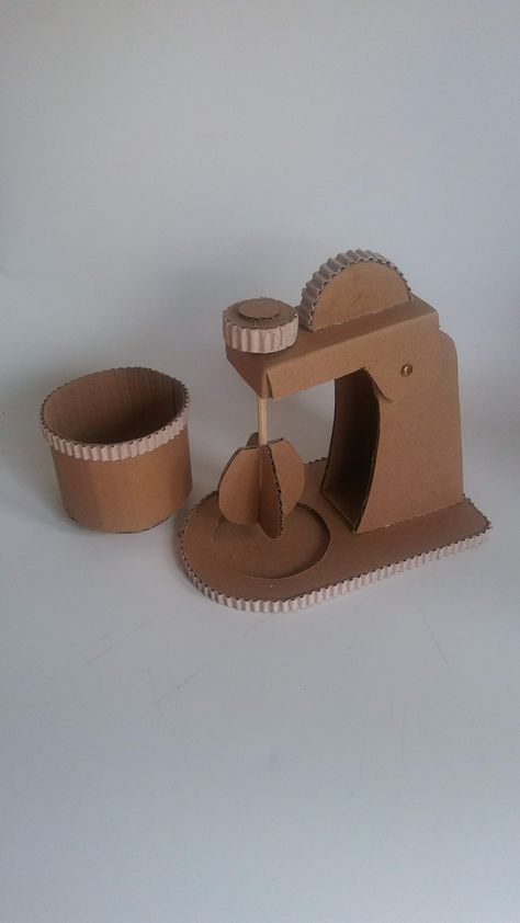 Fun Cardboard Crafts, Cute Things To Make Out Of Cardboard, Carbord Craft, What To Make Out Of Cardboard, Card Board Crafts, Cute Cardboard Crafts, Things To Make Out Of Cardboard, Crafts With Cardboard, Diy Kardus