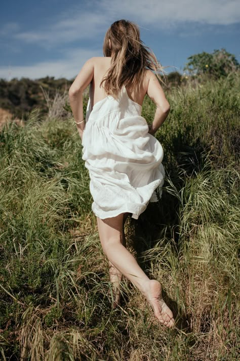 Freedom Photography, Bohemian Diesel, Bohemian Life, Shotting Photo, One With Nature, Wild Woman, Aesthetic Photography Nature, The Grass, Photography Women