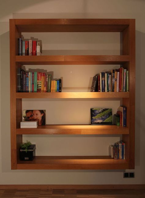 Minimalistic bookshelf. Build it yourself with this instructable.com Diy Bookshelf Design, Diy Bookshelf Plans, Cheap Bookshelves, Bookcase Plans, Unique Bookshelves, Simple Bookshelf, Bookshelf Plans, Regal Design, Wall Shelves Design