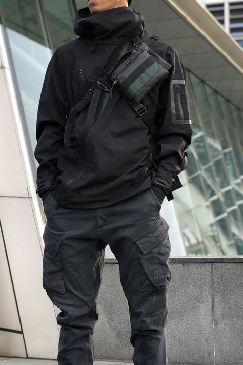 Techwear Streetwear Men, Techwear Style Men, Tech Style Fashion, Simple Techwear Outfit Men, Urban Exploration Outfit, Casual Techwear Outfits Men, Men’s Tech Wear, Urban Explorer Outfit, Cyberpunk Techwear Fashion